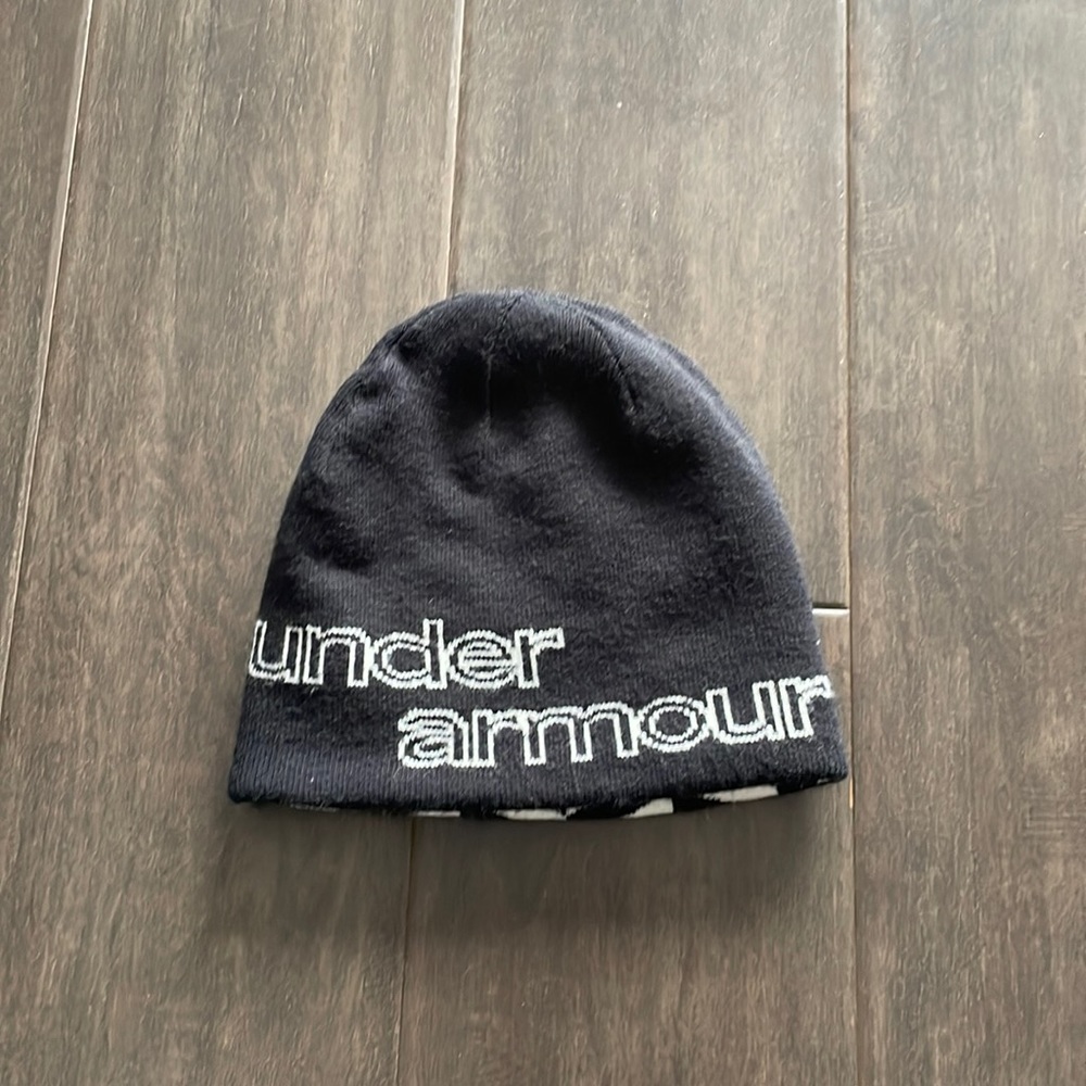 Women’s Under Armour reversible beanie